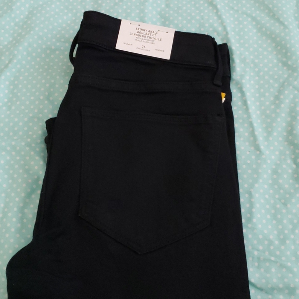 Ladies new black skinny jeans.